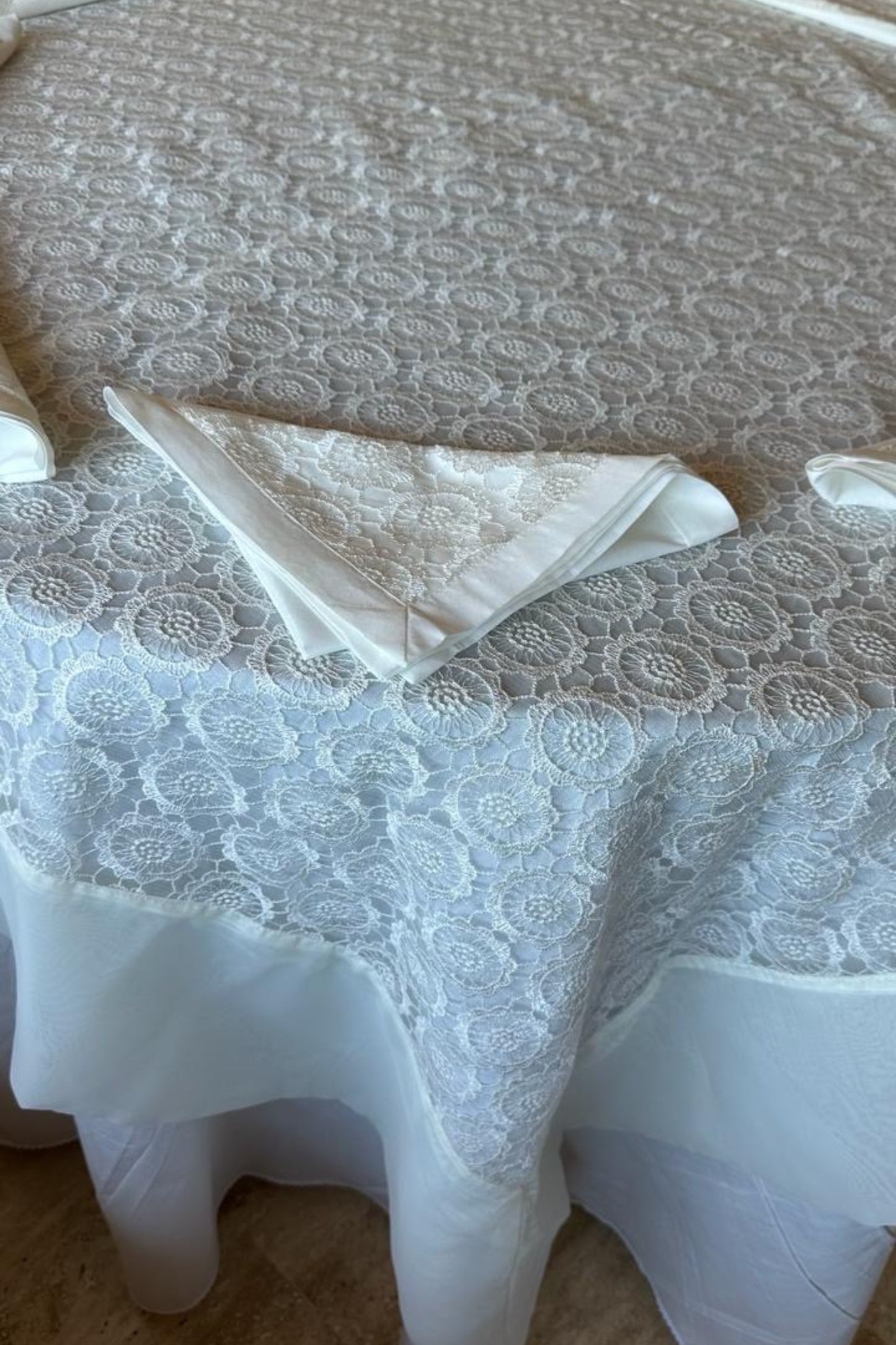 Nappe en dentelle & Serviette